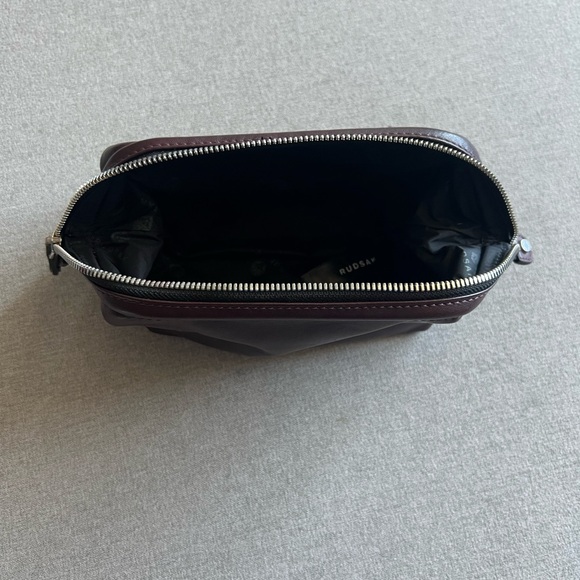 RUDSAK -Deep Burgundy Leather -Toiletry /Cosmetic Pouch - Picture 6 of 9